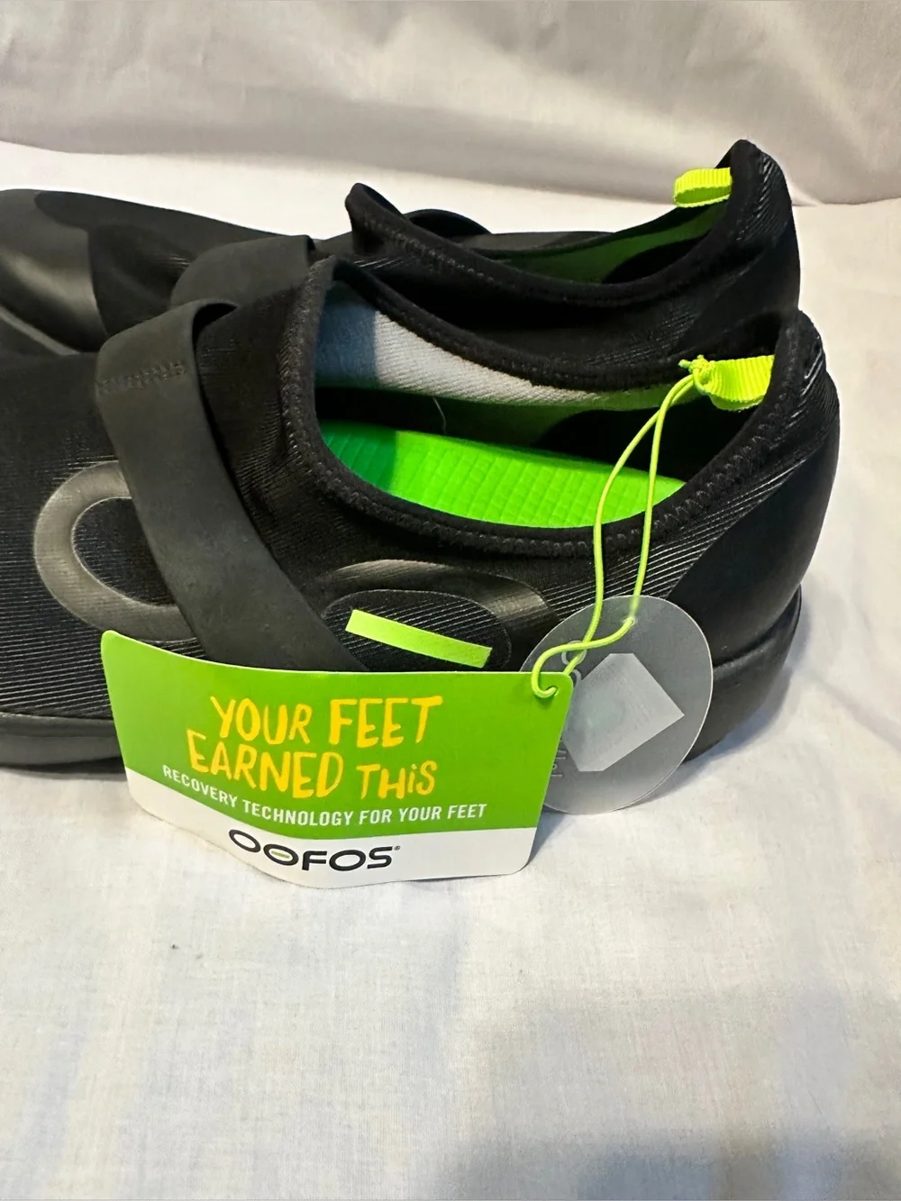 Oofos Oomg Eezee Low Slip On Recovery Sneaker Shoe Men’s size 9 NWT